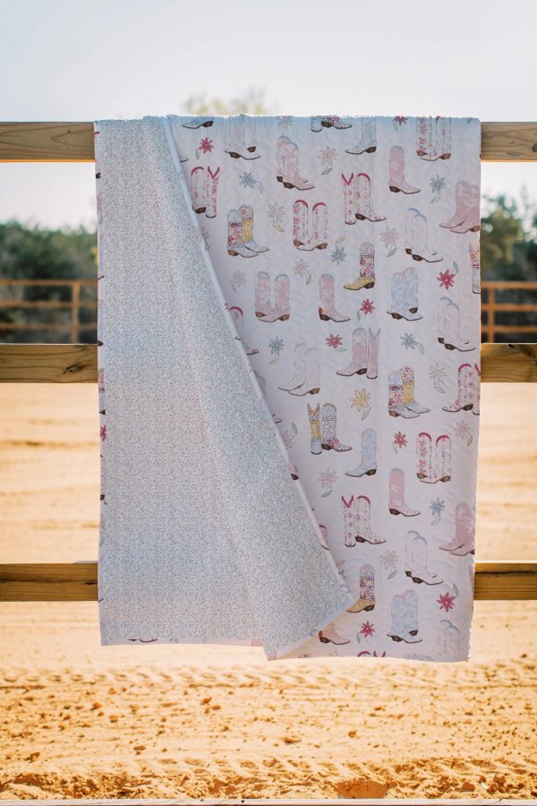Daisy Boots Patchwork White Quilt